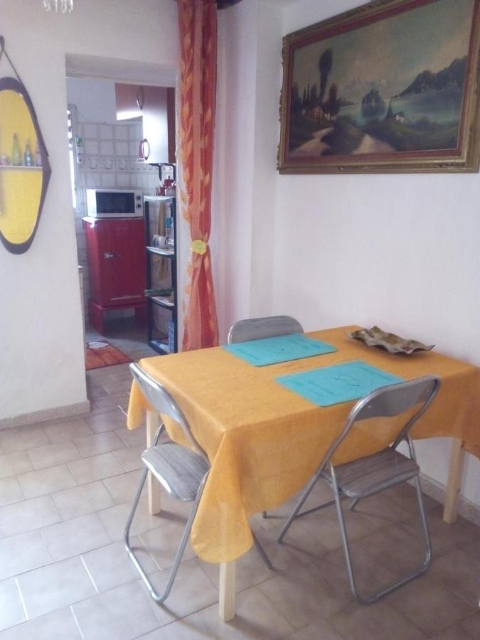 Al Mare, Al Sole, Si', Ma Nella Casa Del Minatore 부게루 외부 사진