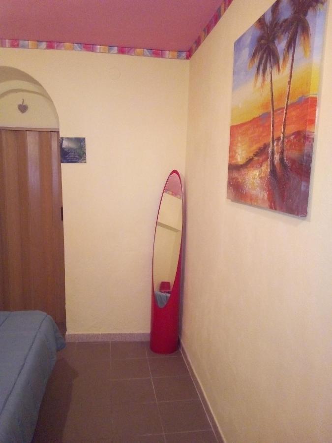 Al Mare, Al Sole, Si', Ma Nella Casa Del Minatore 부게루 외부 사진