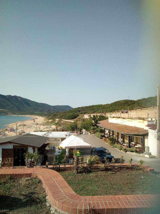Al Mare, Al Sole, Si', Ma Nella Casa Del Minatore 부게루 외부 사진